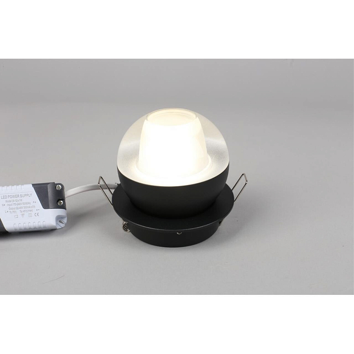 Светильник Omnilux OML-103019-08